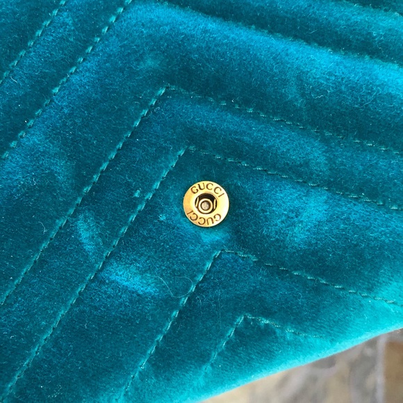 Authentic Gucci Velvet Crossbody Bag with Gold Chain - Picture 6 of 8